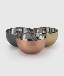 Cuenco de metal color bronce brillante con diseños tradicionales para decoración, regalos o para servir dulces. - Product Image 3