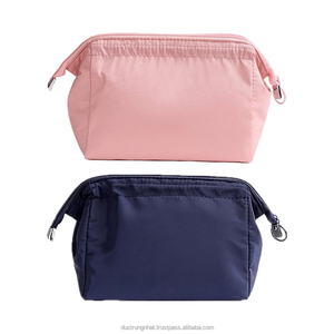 Pochette organisateur cosmétique de marque privée de grande capacité personnalisée en usine maquillage suspendu pour sacs de voyage de toilette fabriqués au Vietnam - Product Image 2