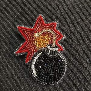 Broche artisanale perlée sur mesure, décorative et de qualité supérieure pour manteau et sari, à prix avantageux - Product Image 5