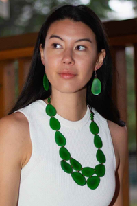 Collier en résine écologique fait main avec perles et feuilles pour femme - Product Image 4