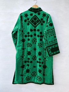 Elegante Chaqueta Larga de Terciopelo Verde Bordada con Diseño Floral Estilo Bohemio, Cuello Alto y Manga Larga para Mujer, Ropa de Invierno - Product Image 5