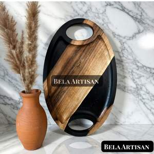 Plateau ovale en bois artisanal moderne avec incrustation en résine noire, planche de service avec poignées pour le Ramadan et les occasions de mariage - Product Image 2