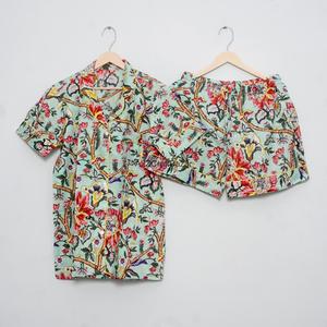Nuevo Conjunto de Pijama Casual de Manga Corta para Mujer, Transpirable, Romántico, de Tela Tejida con Estampado Frontal, Suave, con Cintura Elástica y Cordón Ajustable - Product Image 3