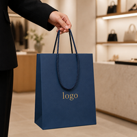 Sacs cadeaux en papier d'art de luxe imprimés sur mesure avec poignée en corde de coton, recyclables et réutilisables pour l'emballage de vêtements et de chaussures, couleur personnalisée