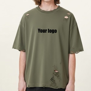 เสื้อยืดผู้ชายทรงปกติ สีเขียวมะกอก แขนสั้น คอกลม สไตล์สตรีท ผ้าคอตตอนเจอร์ซีย์แบบซัก สีพื้น ดีไซน์ขาดๆ ระบายอากาศได้ดี - Product Image 3