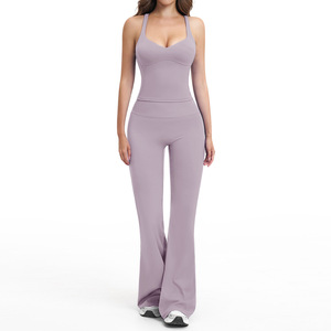 Ensemble de yoga 2 pièces blanc pour femme : Leggings sans couture taille haute avec effet froncé aux fesses et haut court à manches courtes avec dos découpé - Product Image 4