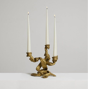 Candélabre en métal doré vintage à motifs floraux, avec des branches superposées de feuilles et de fleurs, disponible à prix de gros. - Product Image 3