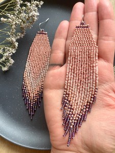 Boucles d'oreilles pendantes multicolores plaquées or avec pompons et perles, style bohème pour femme, fil de lin, motif or blanc, bijoux tendance - Product Image 4