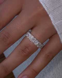 Anillos de compromiso y boda de eternidad completa con diamantes cultivados en laboratorio de 9 quilates, corte cojín alargado, engaste de púas compartidas, personalizados en oro macizo de 14K/18K - Product Image 3