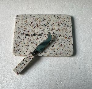 Planche à fromage élégante en terrazzo avec couteau à beurre, planche à découper en marbre, couteau à fromage, forme rectangulaire, planche à fromage personnalisée - Product Image 1