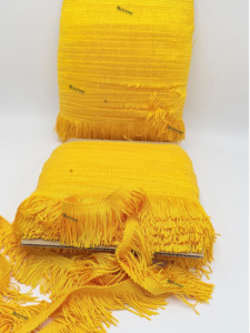 Cadena de encaje con flecos y borlas doradas – Adorno para coser en ropa, accesorios de disfraces, manualidades DIY y decoración del hogar - Product Image 5