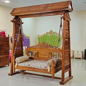 ชิงช้าไม้แกะสลักสำหรับในบ้าน ชิงช้าระเบียงสีดำโบราณ พร้อมหลังคาและที่นั่งแบบม้านั่ง ของตกแต่งบ้าน ราคาโรงงานขายส่งราคาถูก - Product Image 3