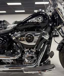 NUEVA Motocicleta Cruiser Americana Fatboys Big V-Twin 2025, Motor de 1923cc y 117 Pulgadas Cúbicas - Product Image 3