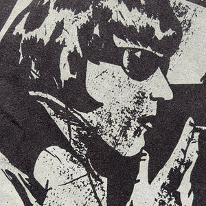 เสื้อยืดทรงบ็อกซี่สไตล์วินเทจสำหรับผู้ชาย ผ้าฝ้ายออร์แกนิค 100% แบบถัก สกรีนลาย พิมพ์โลโก้ตัวอักษรประดับเพชร - Product Image 3