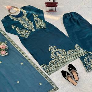 Conjunto Kurti Palazzo de Seda VASTRA COTTAGE con Bordado a Hilo y Dupatta a Juego, Completamente Cosido, Ropa Étnica para Fiestas - Product Image 5