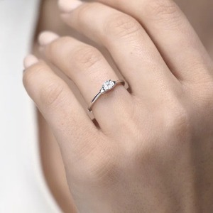 Anillo de Compromiso Solitario de Diamante Cultivado en Laboratorio, Corte Brillante Redondo, 1.00CT, Oro Blanco de 9K, para Mujer, Joyería Fina Personalizada - Product Image 3