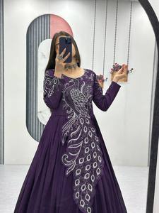 Vestido Anarkali Morado Bordado con Lentejuelas y Motivo de Pavo Real, Manga Larga, para Bodas, Fiestas, Diwali, Ropa Étnica India para Mujer - Product Image 3