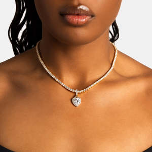 Pendentif de luxe en forme de cœur avec halo |   Collier avec pendentif cœur plaqué or |   Pendentif de mode en diamant simulé VVS - Product Image 2