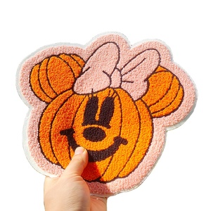 Patchs à repasser avec logo personnalisé pressés à chaud, vente en gros de patchs de broderie complets pour vêtements Minnie Pumpkin Chenille Patch - Product Image 1
