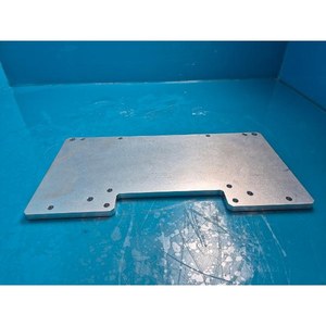 Placa Adaptadora de Distribución de Gas AMAT 0021-15693-001, Usada como Parte del Equipo Semiconductor Legacy - Product Image 3