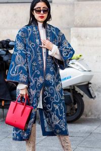 Chaqueta Larga Azul con Bordado Floral Suzani, Tejida y de Punto, Estilo Kimono Boho Abierto por Delante para Mujer, Prenda Exterior Étnica de Algodón - Product Image 4