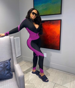 Ensemble sportif 2 pièces pour femme, noir et gris, avec haut zippé à manches longues et leggings en tricot respirant en spandex et nylon, coupe ajustée - Product Image 6