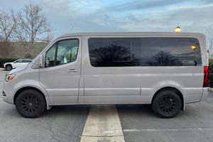 Mercedes-Benz Sprinter 1500 <span class=keywords><strong>2021</strong></span> Usada de Primera Calidad, Conversión a Van de Lujo - Product Image 1