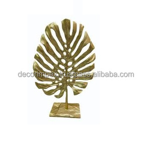 La madera de mango es un gran contraste con el aluminio fresco y aporta mucha calidez y acentos vibrantes a su hogar. - Product Image 2