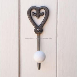 Crochets muraux en fer forgé noir fabriqués à la main pour une solution de rangement élégante pour l'entrée de la maison avec une touche industrielle rustique classique - Product Image 4