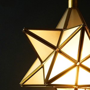 Lanterne suspendue en verre au design attrayant avec bordure métallique, prix d'usine, lampe décorative d'intérieur, finition dorée - Product Image 3