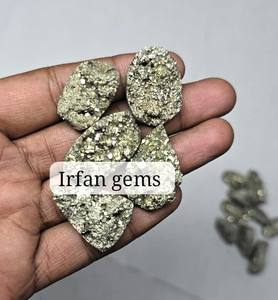 Bracelet de luxe fait main en pierres naturelles de pyrite, avec cabochons en cristal de pyrite mélangés à dos plat – Accessoire haut de gamme très prisé - Product Image 5