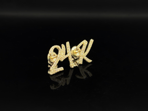 Pendentif Couronne Personnalisé Effet Diamant Glacé avec Breloque Lettre en Acier Inoxydable Plaqué Rhodium Style Hip-Hop Unisexe Tendance - Product Image 1