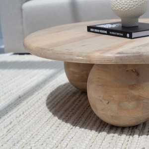 Table basse en bois ultra-ronde Vandana Astra pour salon moderne et décor contemporain - Product Image 4