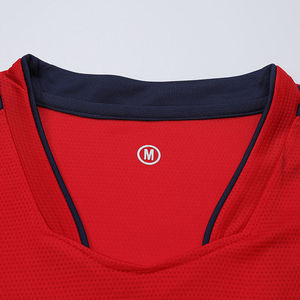 Conjunto de Uniforme de Fútbol Personalizado para Hombre, Último Diseño con Impresión por Transferencia de Calor, Transpirable, de Secado Rápido, Servicio OEM para Camiseta y Pantalones Cortos de Equipo - Product Image 4