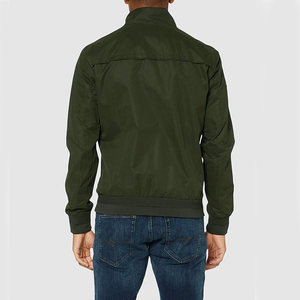 Chaqueta Táctica Verde Personalizada con Logotipo para Hombre – Sudadera Impermeable de Softshell para Exteriores OEM – Equipo Táctico al por Mayor - Product Image 3