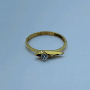 Bague élégante en or minimaliste avec diamant et design moderne en forme de flèche, bague élégante pour femme, bijoux à porter au quotidien - Product Image 1