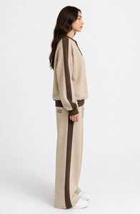 Conjunto Deportivo Oneten Apparel para Mujer, Cuello Henley, Color Beige Marrón, Pantalones Jogger de Pierna Ancha - Product Image 6