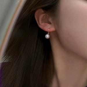 Pendientes de Plata de Ley 925 con Perlas Naturales, Ganchos de Tacones Altos, 12-11 mm, Redondos, Estilo Fresco y Ligero, con Pequeñas Imperfecciones Delanteras - Product Image 2