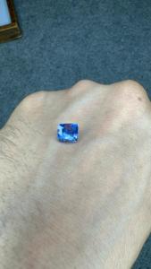Saphir bleu naturel de 2,72 carats, taille coussin, pierre précieuse lâche certifiée bleu bleuet pour la vente en gros de bijoux fins - Product Image 3
