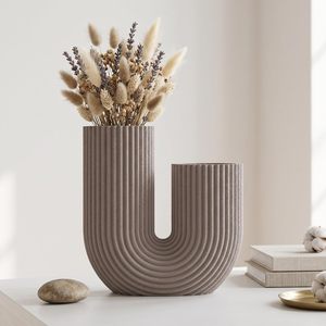 Vase en céramique minimaliste en forme de U, texturé et côtelé, pour décoration de table, design artisanal, favori des clients - Product Image 1