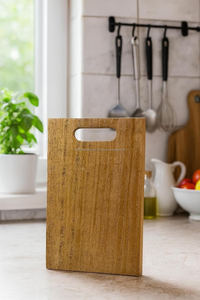 เขียงไม้ไผ่หนาแบบสี่เหลี่ยมรุ่นใหม่ล่าสุดจาก UTW เป็นมิตรกับสิ่งแวดล้อม เหมาะสำหรับใช้ในครัวเรือน ร้านอาหาร ใช้หั่น สับ ผลไม้ - Product Image 3