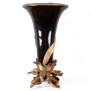 Vase à fleurs en métal fait main par un designer pour un style de maison luxueux, vase à fleurs en métal de qualité export, décoration intérieure élégante. - Product Image 5