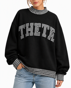 เสื้อสเวตเชิ้ตคอเต่าทรงโอเวอร์ไซส์สำหรับผู้หญิง แต่งขอบผ้าลายตาราง ปักอักษรแบบแอพพลิเค สำหรับชมรมนักเรียน ขายส่ง รับผลิตแบรนด์ส่วนตัว - Product Image 1