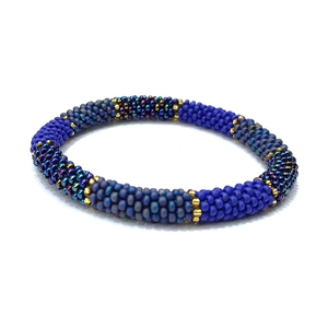 Offre incroyable sur un bracelet pour femme en perles de verre, fabrication artisanale au Népal, design original, qualité 100% authentique, en vente - Product Image 1