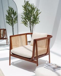 Sillón de Ratán y Madera de Teca con Asiento Tapizado, Silla de Estilo Escandinavo para Sala de Estar - Product Image 1