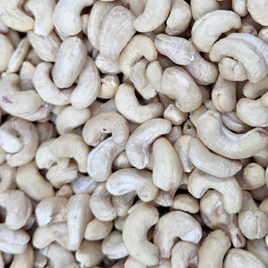 Offre Spéciale : Noix de cajou entières biologiques du Vietnam (W180, W210, W240) Santigo – Prix Raisonnable - Product Image 1