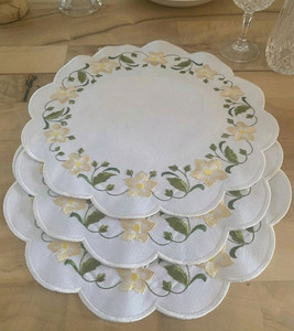 Sets de Napperons et Serviettes Ronds Brodés Floraux Lavables Personnalisés en Gros, Bordure Festonnée Blanche, en Coton, pour Événements Domestiques et Mariages - Product Image 2