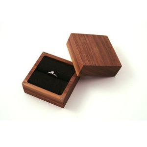 Caja Redonda de Madera Hecha a Mano para Anillos de Compromiso, Estuche Pequeño de Viaje para Joyas, Caja de Anillo de Compromiso de Madera Personalizada para Mujer - Product Image 3