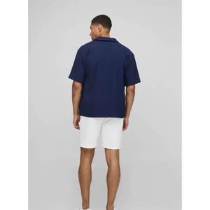 Camisa cargo de manga corta para hombre con botones en la parte delantera y múltiples bolsillos en el pecho y en los brazos - Product Image 4