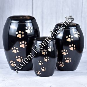 Urna de cremación para mascotas hecha a mano con diseño de huella de pata para honrar a las mascotas amadas en un memorial atemporal de Axiom Home Accents - Product Image 3